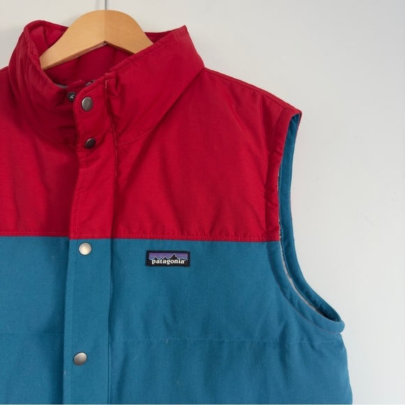 Patagonia Men’s Chunky Puffer Vest in Blue and Red Size: Large - Picture 3 of 6